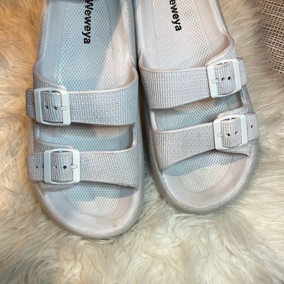 Women’s white pillow slipper saddles size 9 - Picture 8 of 8